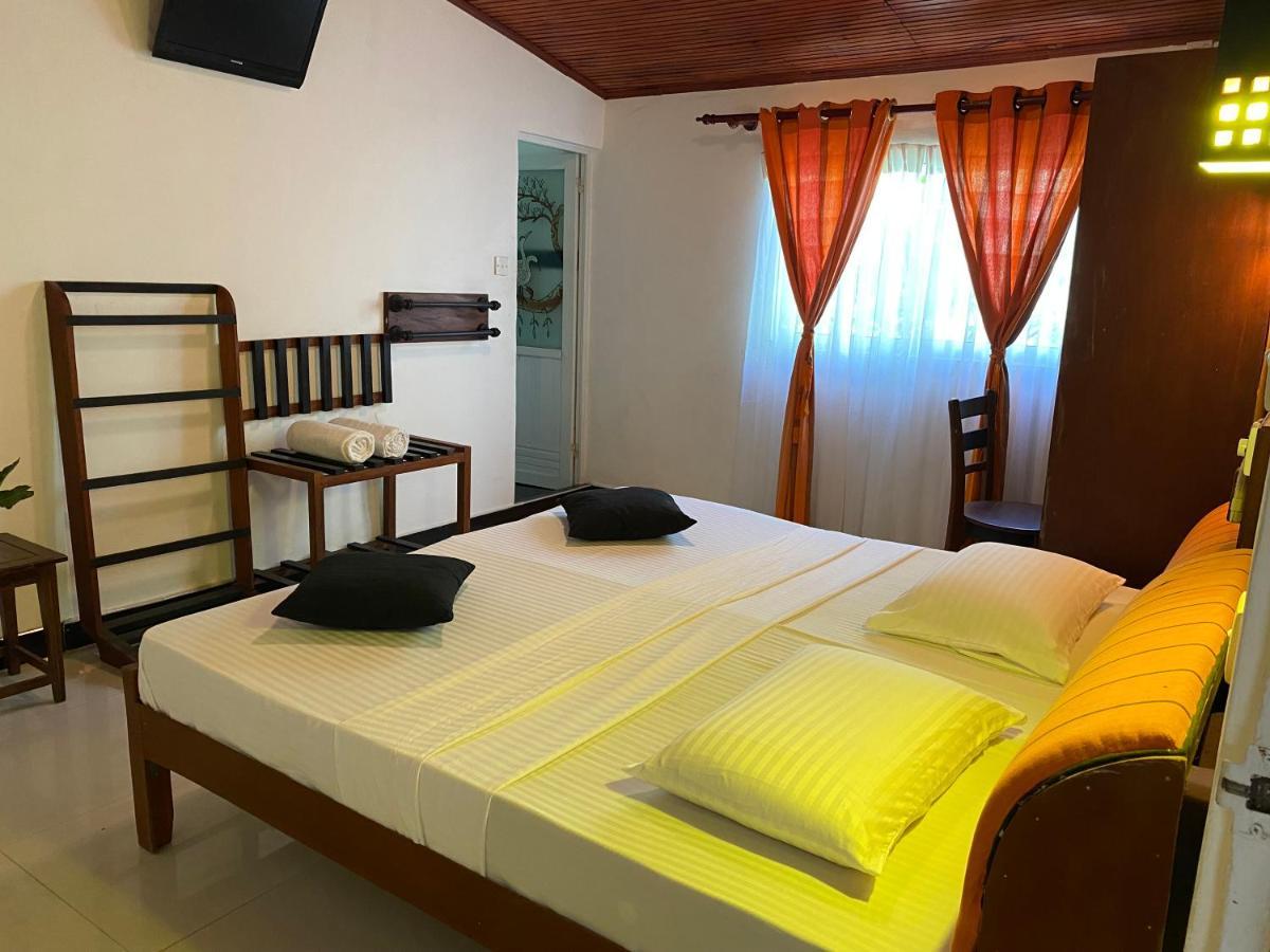 Beach Walk Hotel Unawatuna Exterior foto